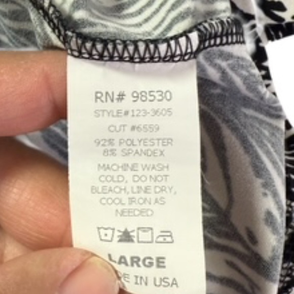 CDW Sleeveless Twisted Fabric Front Black/White Abstract Top Size L - Picture 7 of 7